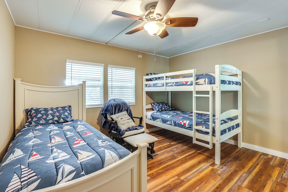 Lakefront Home w/ Hot Tub & Dock in Orlando!