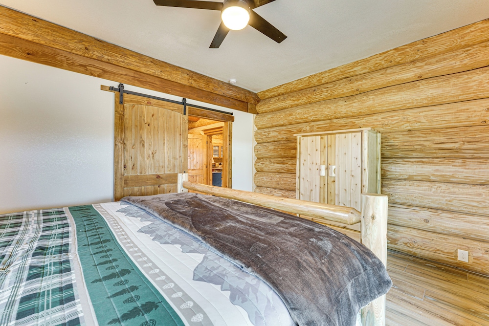 Cabin 3/4 Mi to Red River Ski & Summer Area