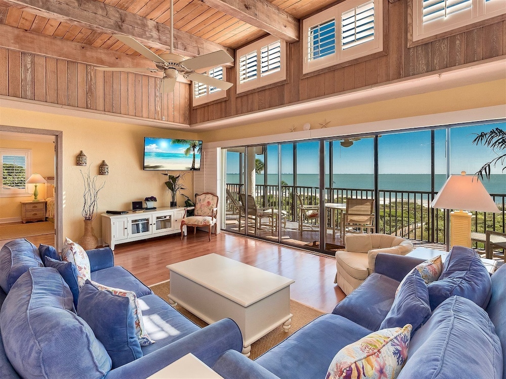 Shorewood Condos by Dream Vacation Rentals