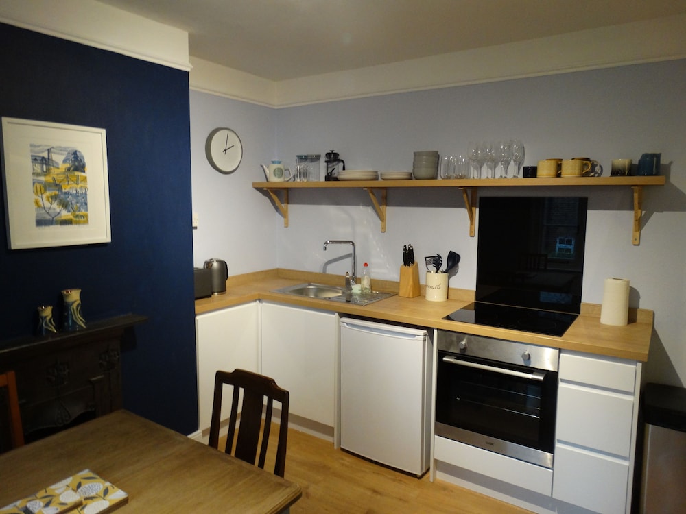 Spacious Apartment in Winchester view 5