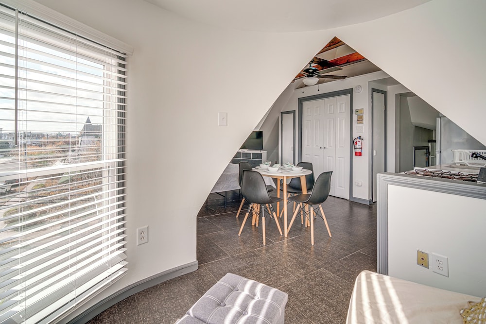 Steps to Beach: Couple's Retreat in Ocean City!