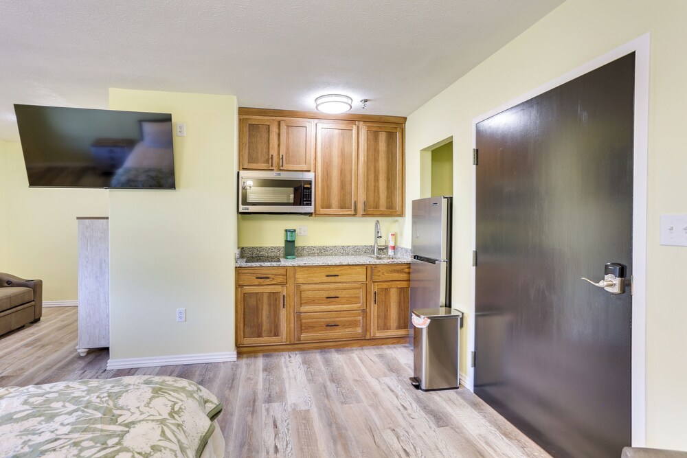 Quiet Oakland City Studio: Walk Downtown!