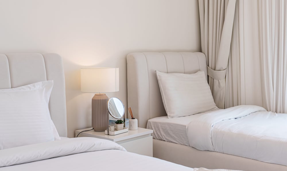 Downtown 2BR | Walk to Burj Khalifa + Dubai Mall