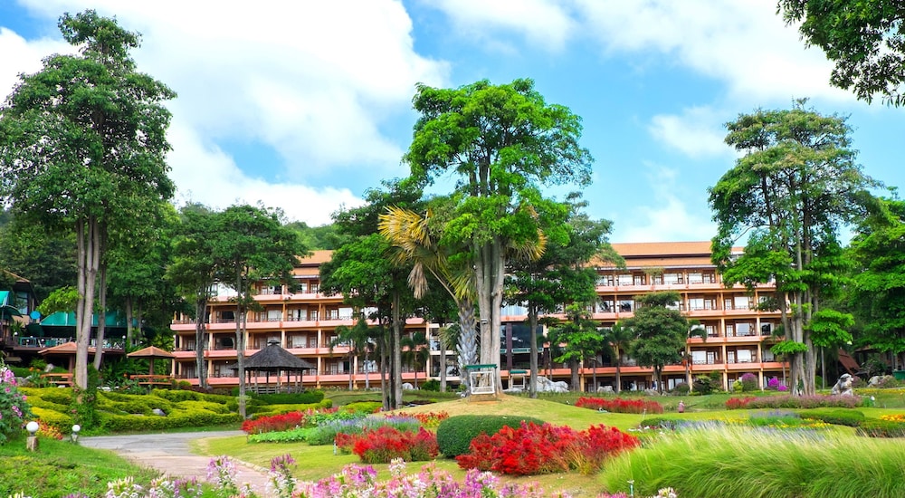 Hotel Arayana Phupimarn Resort - Image 1