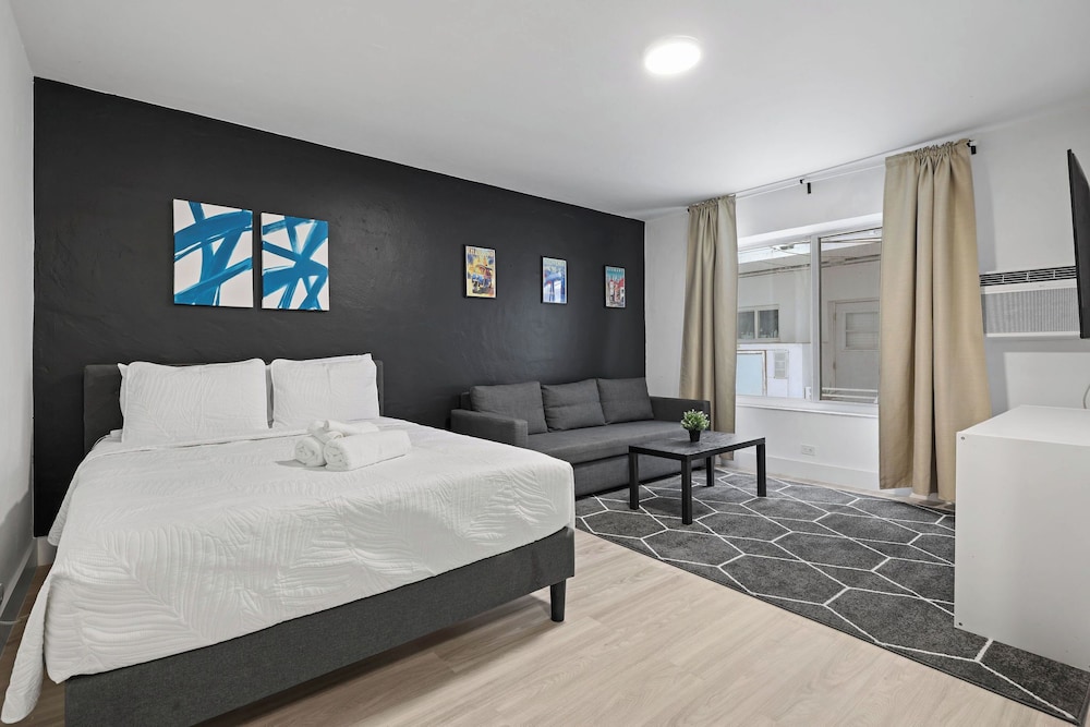 Harding Avenue Apartments by Andes STR