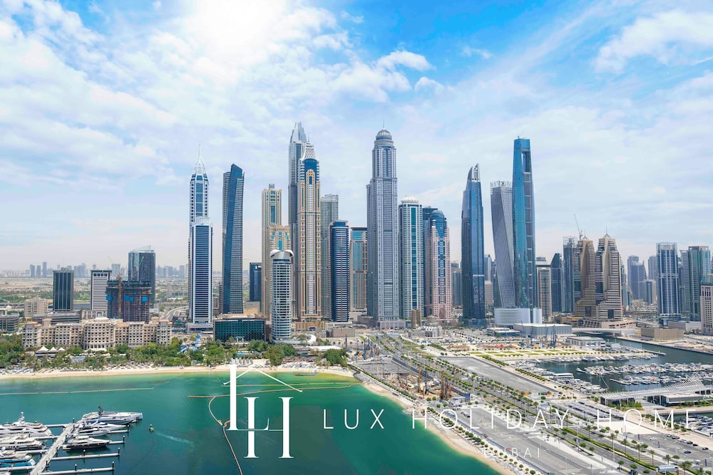 LUX The Marina Vista Beachfront Suite 2