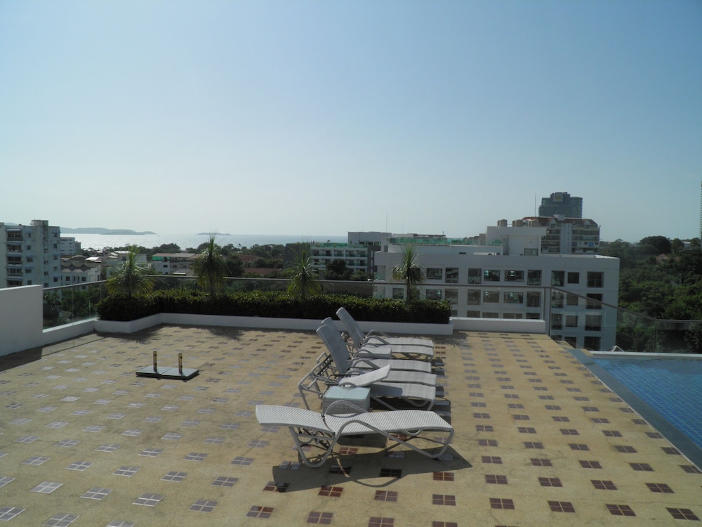 Nova Ocean View - 802 by Axiom