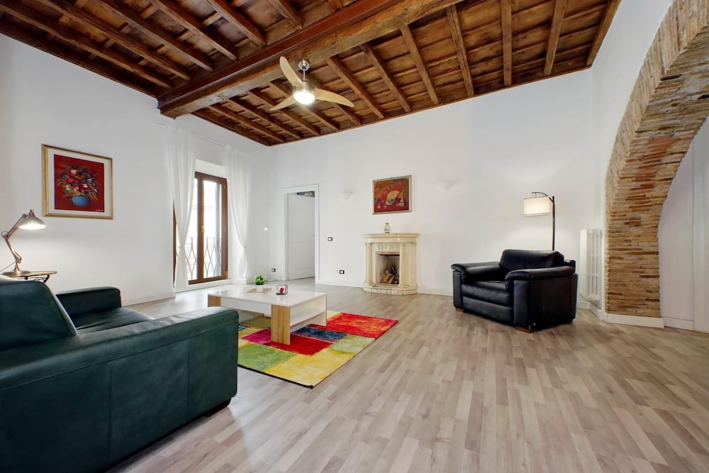 Luxury Navona Apartment
