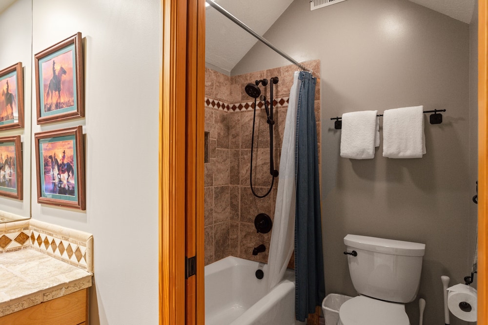 Deer Lake Village at Deer Valley Resort - Three Bedroom Condo with Loft and Hot Tub #2473 3 Condo