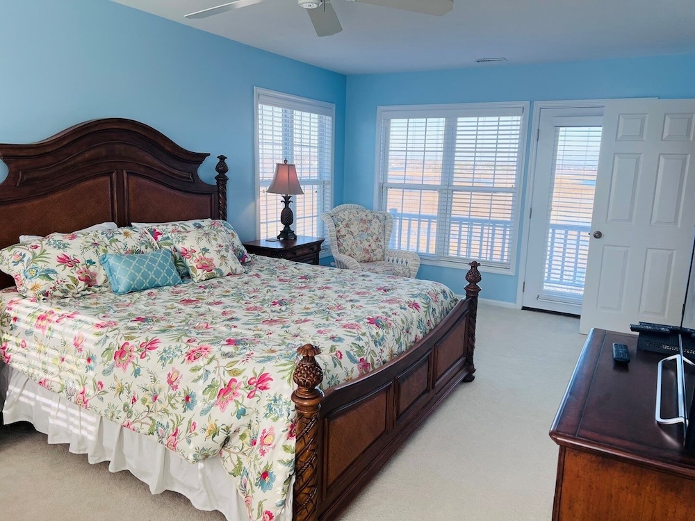 Victoria - 3 Br Home