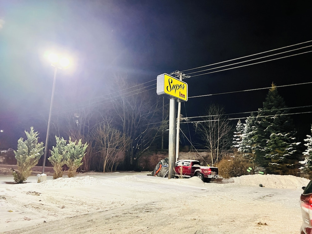 Super Inn by OYO Lansing MI