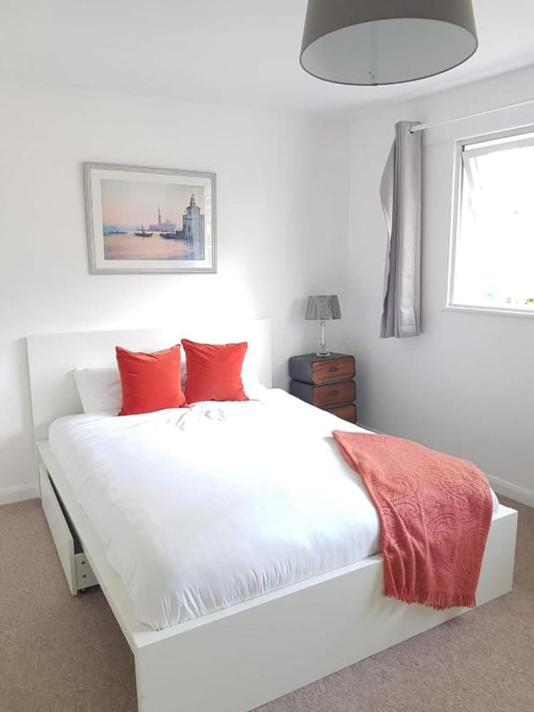 Lovely 2-bed Apartment in Stanford-le-hope view 4