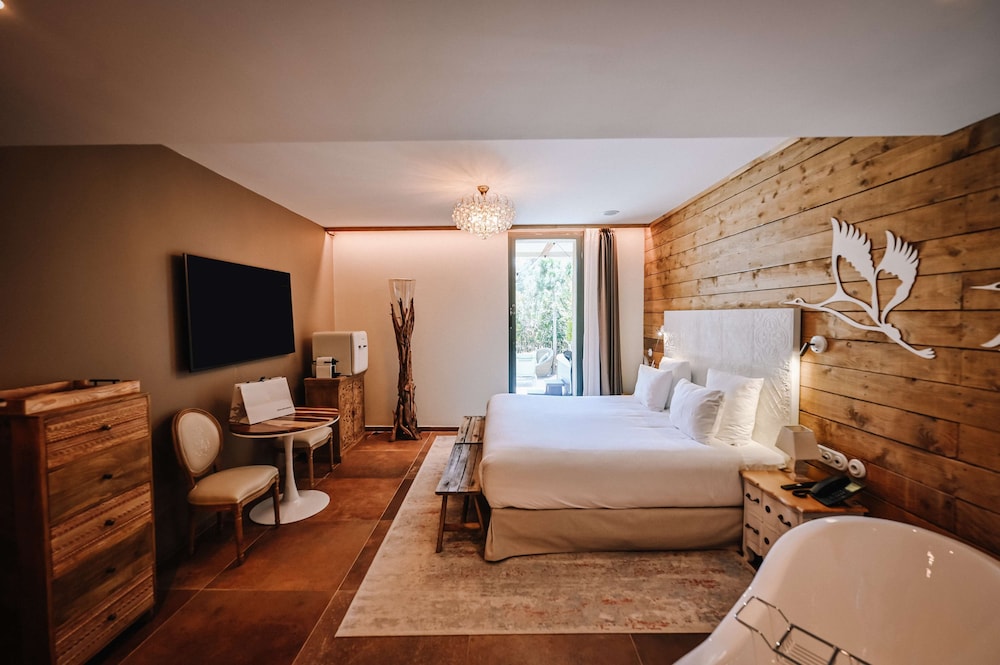 Le Hameau des Pesquiers Ecolodge, Curio Collection by Hilton