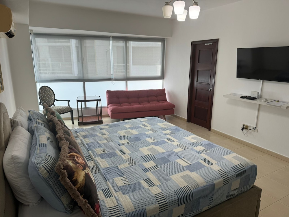 YC 701-C l Apartamento 2BR en av balboa