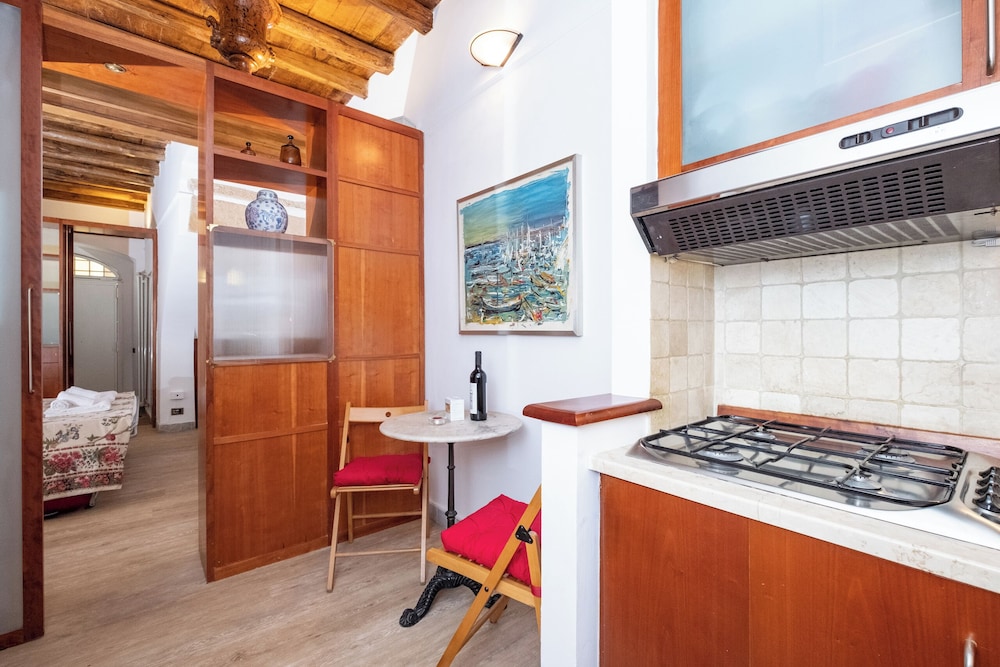 Campo De' Fiori Apartments