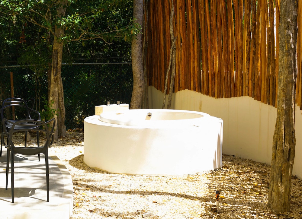 Tropical 2BR in Puerta Zama luxury residential by Happy Address view 4