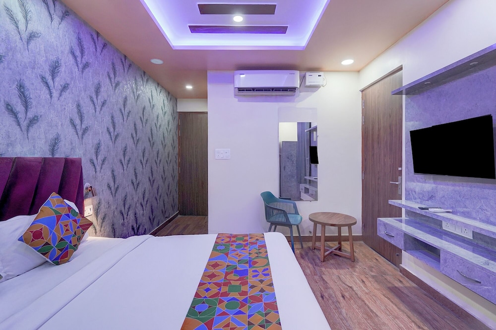 Fabhotel Raas Plaza