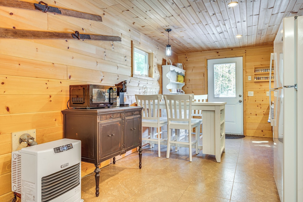 Hiking & Snowmobile Trails On-site: Alton Retreat!