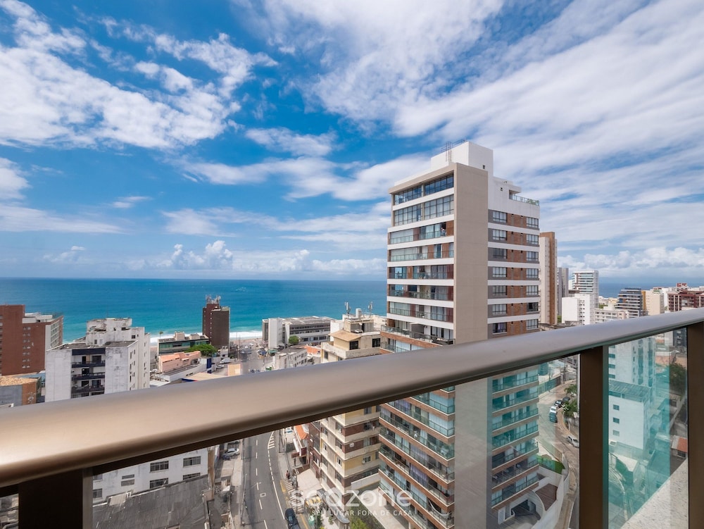 Fully Equipped Accommodations in a Building With a Pool, 270m From Barra Beach - Caoa