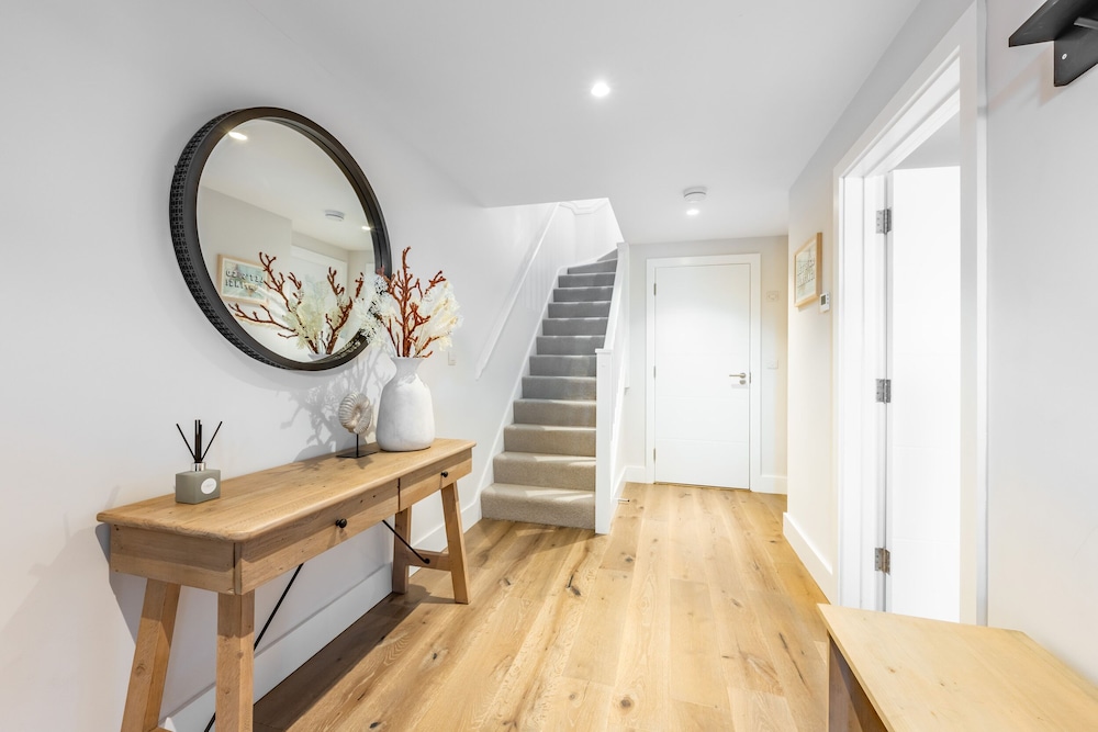 Porth Beach Villa
