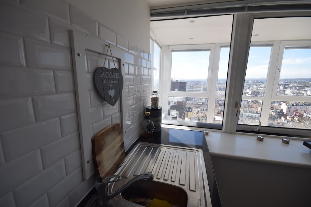Isabella Penthouse 15th Floor, Seafront
