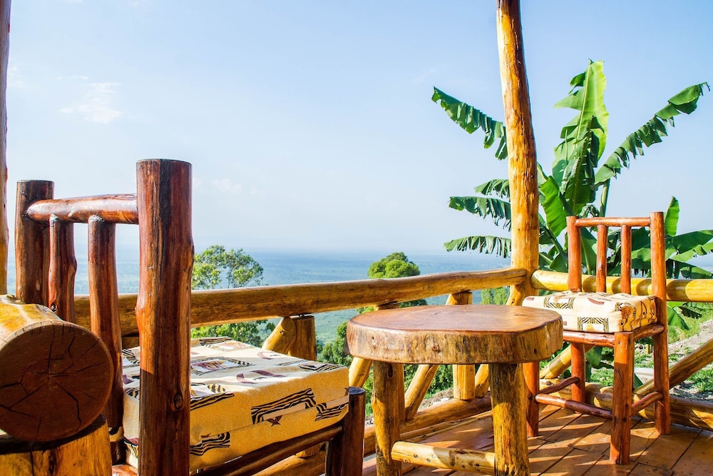 Queen Elizabeth Park View Tourist Lodge