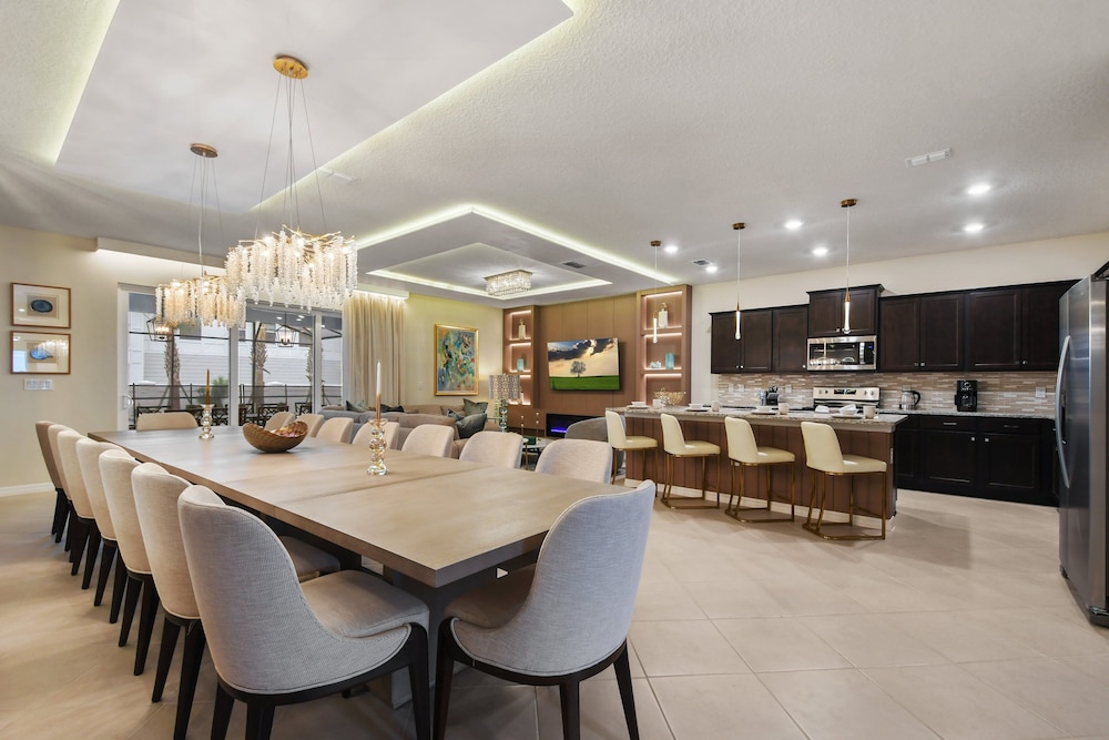 Ultimate Family Fun Retreat 10-bedroom Luxury Home