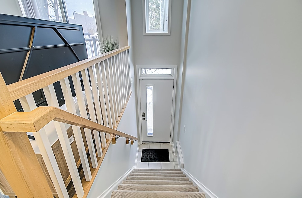 Modern 3BR Retreat Near Yorkdale Mall