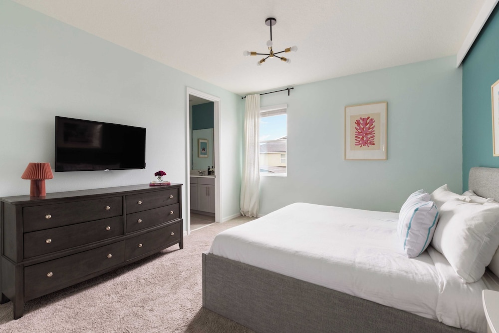 Sleeps 25! In Solara Resort, Near the Theme Parks Coconut Breeze by Avantstay