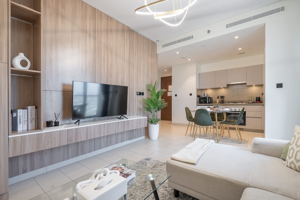 Lavish 2BR Apartment in Sobha Creek Vistas Reserve