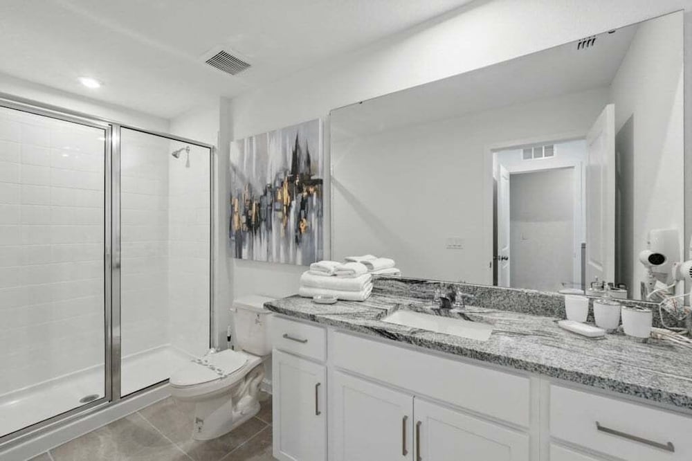 Beautiful Chic Radiance Home With Pool 5 Bedroom Townhouse