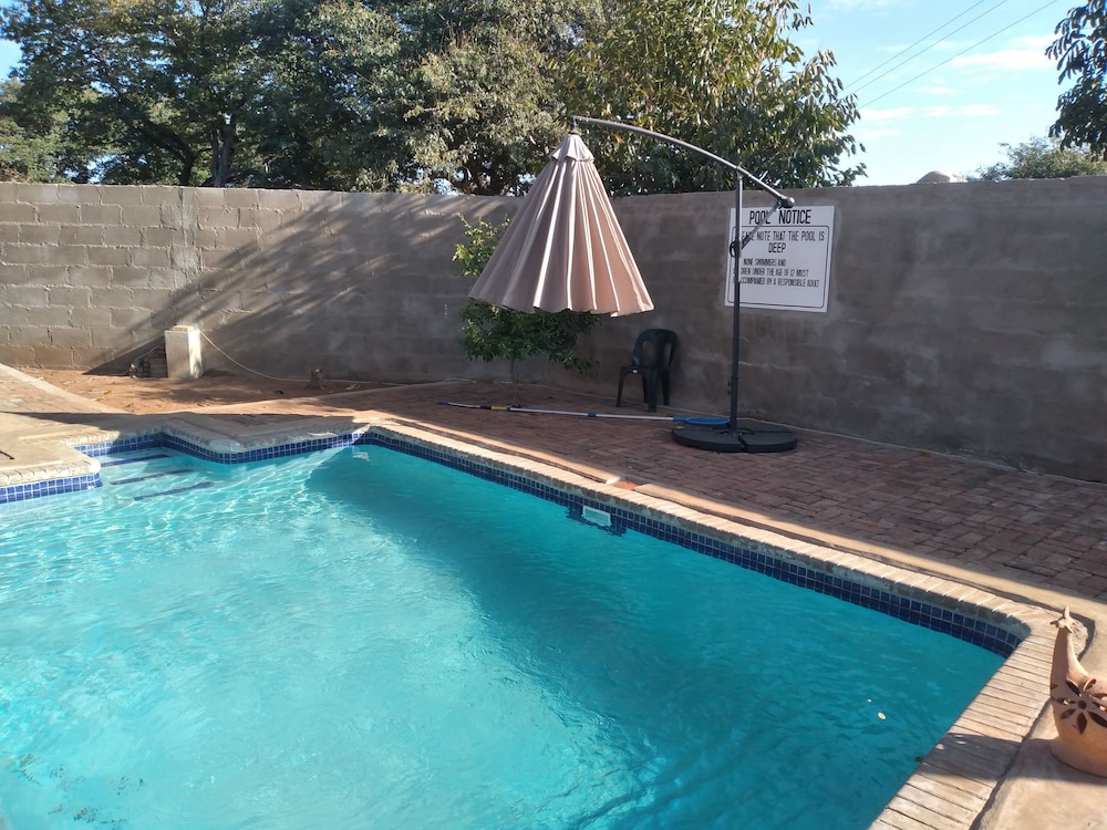 Lulu Guest Lodge