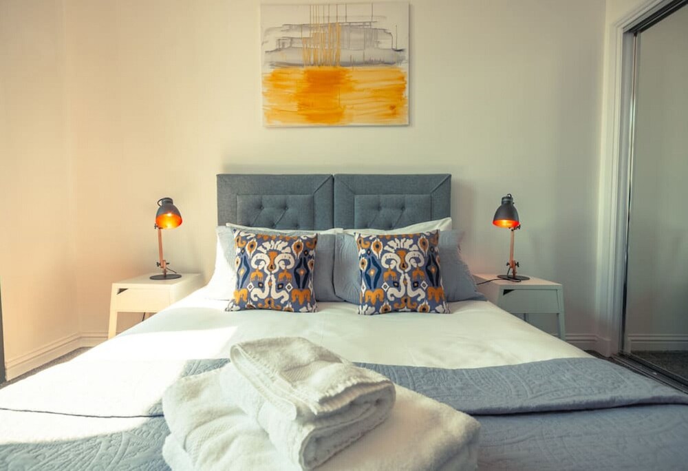 Maritime House - Luxury 2 Bed High Spec Apartment w Private Parking view 3