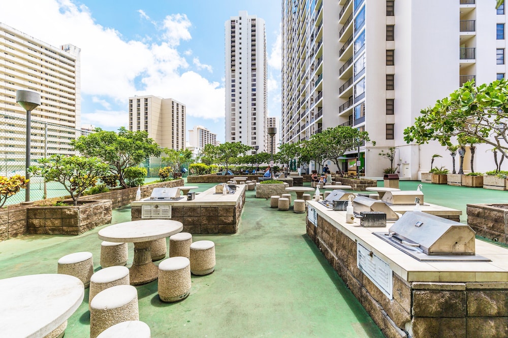 High Floor Ocean View Condo (King Bed and Parking) hotel photo