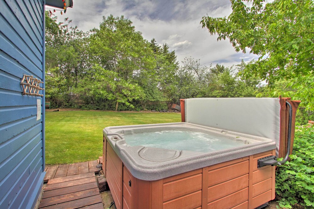 Cozy Home w/ Hot Tub: Half Mi to Salmon River! view 2