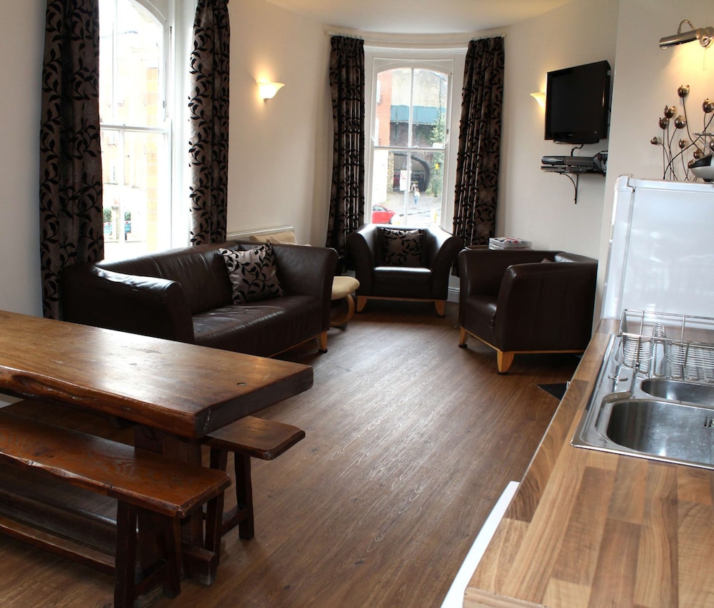 Stroud Vacations - Cotswolds Valley Accommodation-Excl Prop - Property Image 9