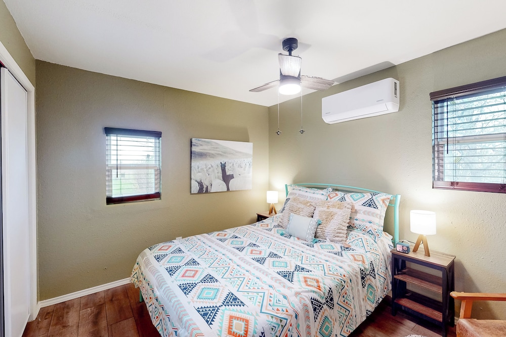 2BR Countryside Charmer w/ Fire Pit & W & D