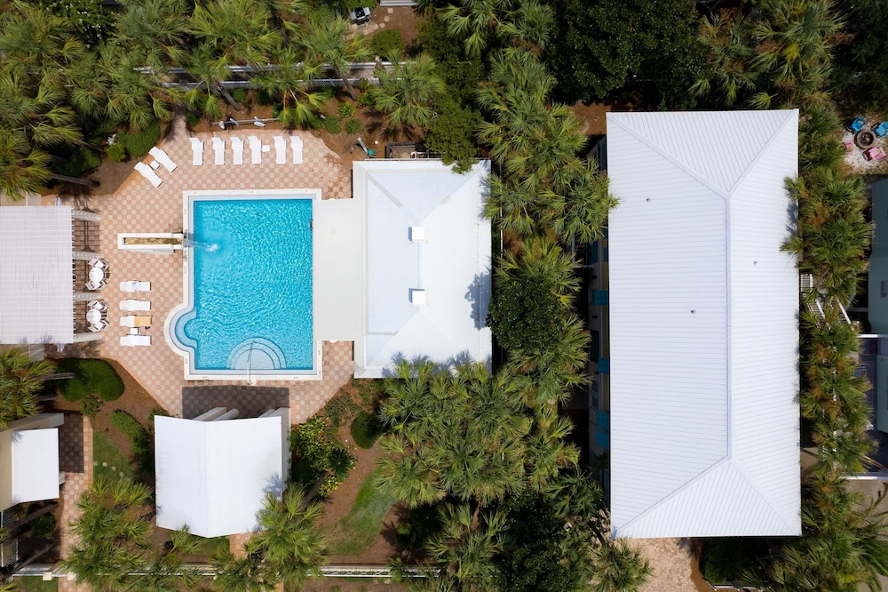 Destin Dream by Avantstay 2-story Home Walk to Beach Hot Tub Golf Cart