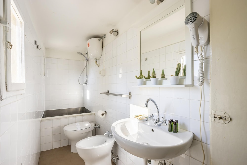 Cerchi 3 in Firenze With 2 Bedrooms and 1 Bathrooms