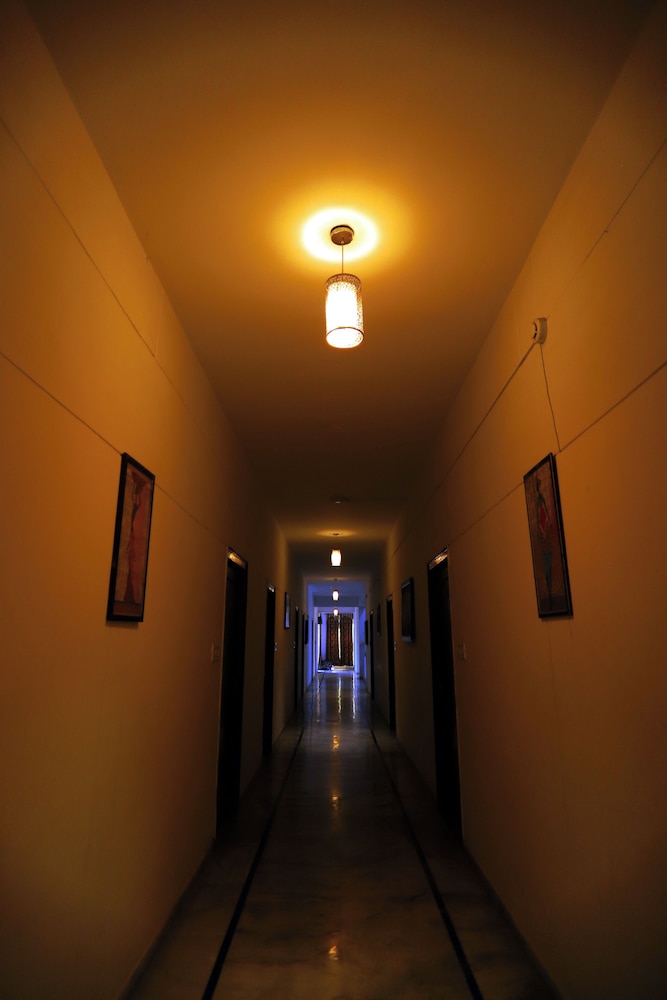 Mansarovar Hotel & Banquets
