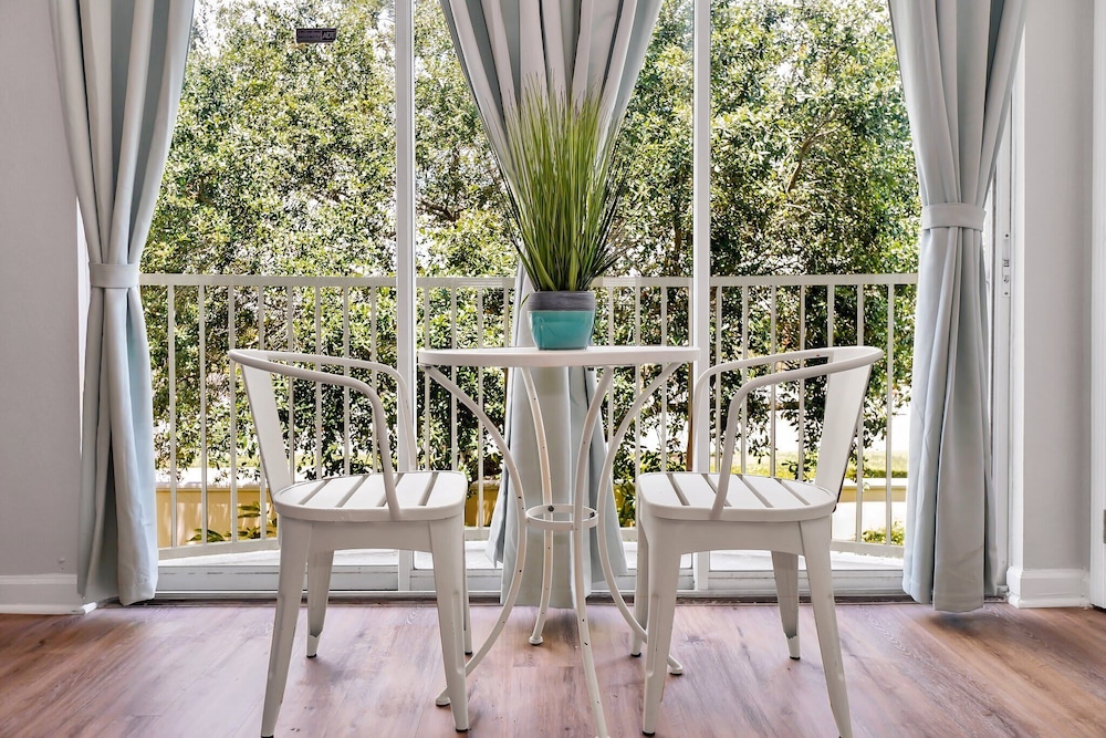Spacious and Modern Townhome! Close to Attractions and Conventions Center! 3vc5014-10