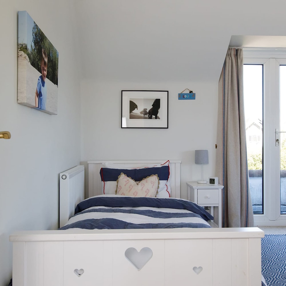 Beach House With Pool in West Wittering