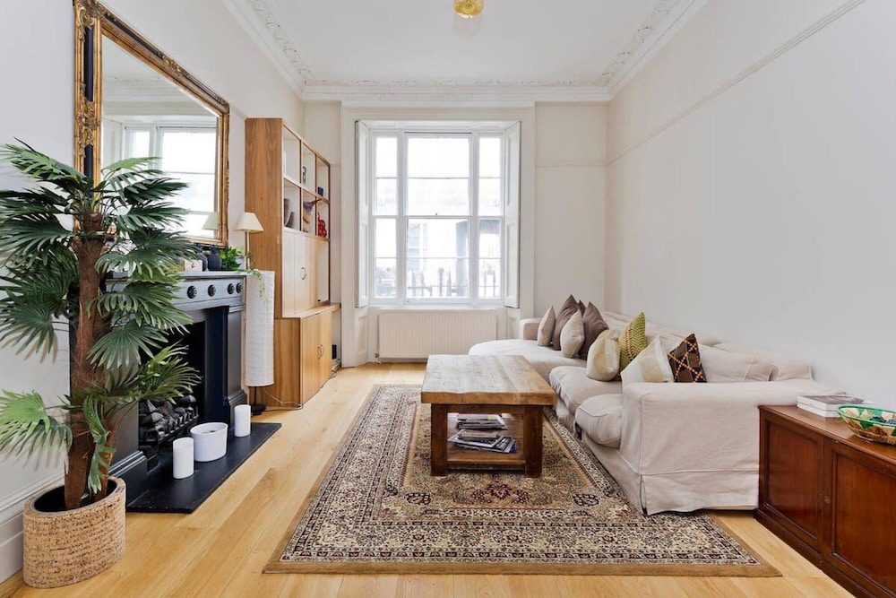 2-bed Apartment in Paddington Near Hyde Park