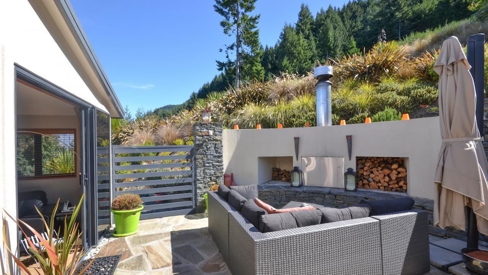 Aries Lake View Villa