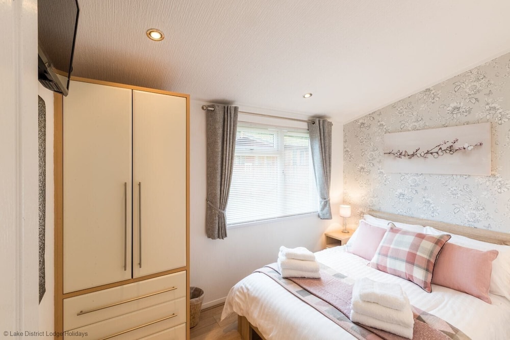 Broad Larch Lodge