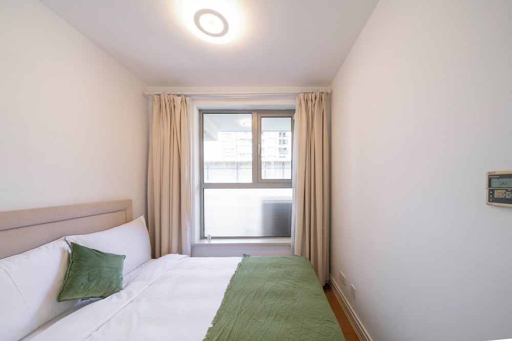 Tyms Stylish 3BR 2BA Apt Xujiahui Metro