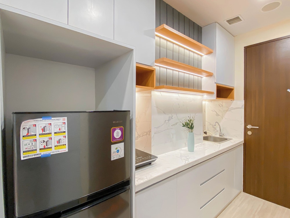 Chic And Cozy Studio At Apartment Transpark Cibubur
