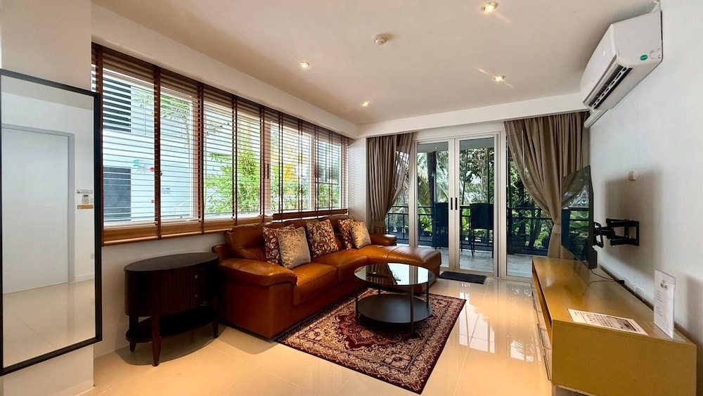 B11 Sunset Plaza Partial Seaview 1 Bedroom 1 Bathroom With Large Jaguzzi