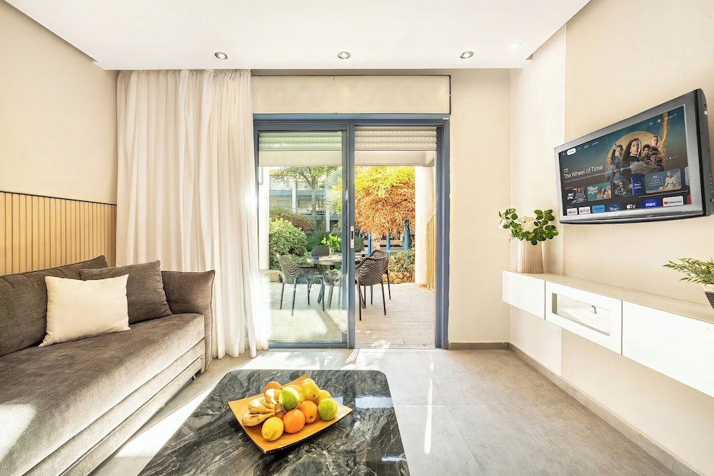 Royal Park Apt Resort by Sea N Rent