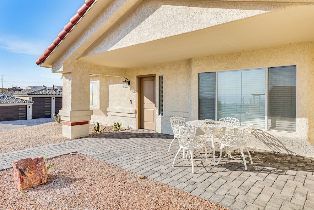 Fully Furnished Poolside Oasis 5 Mi to Lake Havasu